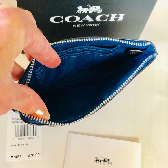 COACH Corner Zip Wrist, Atlantic - Picture 5 of 8